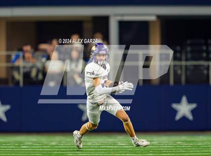 Thumbnail 2 in Shiner @ Muenster (UIL 2A Division II Football Final) photogallery.