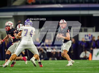 Thumbnail 3 in Shiner @ Muenster (UIL 2A Division II Football Final) photogallery.
