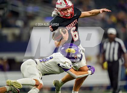 Thumbnail 3 in Shiner @ Muenster (UIL 2A Division II Football Final) photogallery.