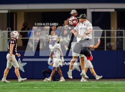 Thumbnail 3 in Shiner @ Muenster (UIL 2A Division II Football Final) photogallery.