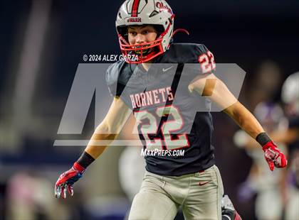 Thumbnail 2 in Shiner @ Muenster (UIL 2A Division II Football Final) photogallery.