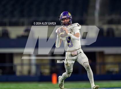 Thumbnail 2 in Shiner @ Muenster (UIL 2A Division II Football Final) photogallery.
