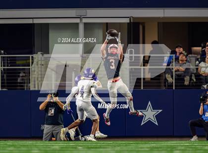 Thumbnail 2 in Shiner @ Muenster (UIL 2A Division II Football Final) photogallery.