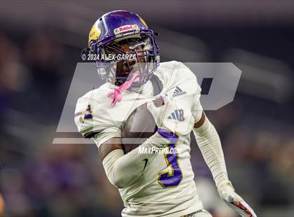 Thumbnail 2 in Shiner @ Muenster (UIL 2A Division II Football Final) photogallery.