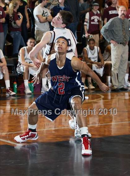 Thumbnail 2 in Bearden vs West (District 4AAA Semifinals) photogallery.