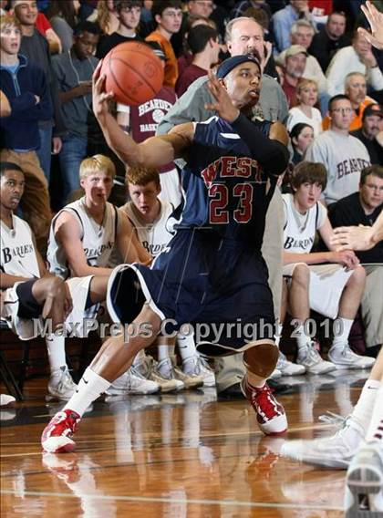 Thumbnail 2 in Bearden vs West (District 4AAA Semifinals) photogallery.