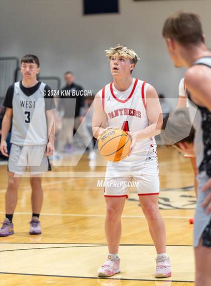 Thumbnail 2 in Pikeview vs WestSide (Little General/C. Adam Toney Showcase) photogallery.