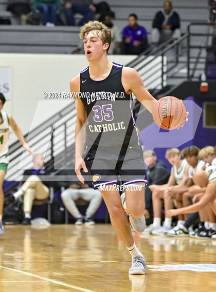 Thumbnail 3 in Yorktown vs. Guerin Catholic - Fieldhouse Classic photogallery.