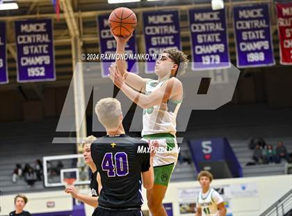 Thumbnail 1 in Yorktown vs. Guerin Catholic - Fieldhouse Classic photogallery.