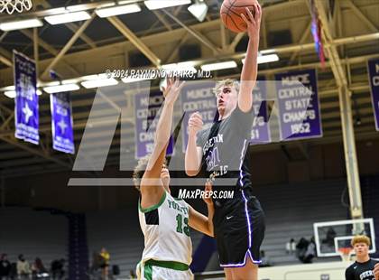 Thumbnail 2 in Yorktown vs. Guerin Catholic - Fieldhouse Classic photogallery.
