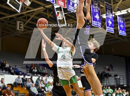 Thumbnail 2 in Yorktown vs. Guerin Catholic - Fieldhouse Classic photogallery.