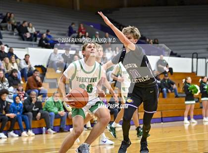 Thumbnail 3 in Yorktown vs. Guerin Catholic - Fieldhouse Classic photogallery.