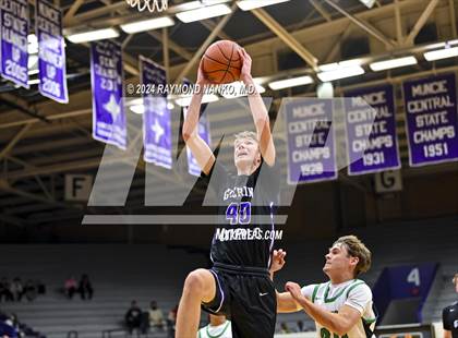 Thumbnail 2 in Yorktown vs. Guerin Catholic - Fieldhouse Classic photogallery.