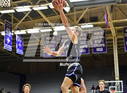 Thumbnail 2 in Yorktown vs. Guerin Catholic - Fieldhouse Classic photogallery.