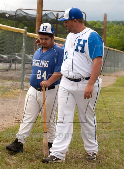 Thumbnail 2 in Newport Central Catholic vs Highlands (KHSAA District 36 Championship) photogallery.