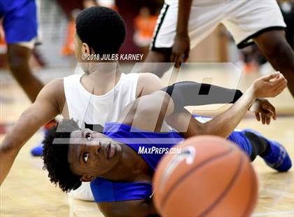 Thumbnail 3 in Dillard vs. Hall (Tarkanian Classic) photogallery.