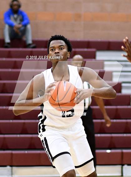 Thumbnail 2 in Dillard vs. Hall (Tarkanian Classic) photogallery.
