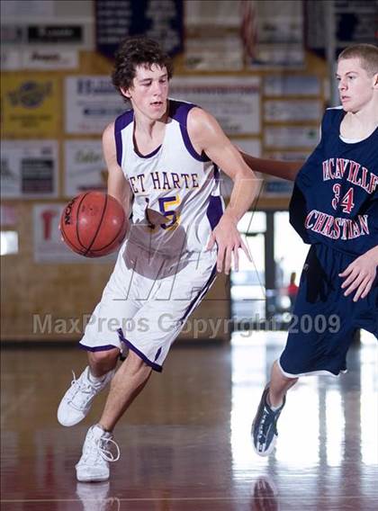 Thumbnail 2 in Bret Harte vs. Vacaville Christian photogallery.