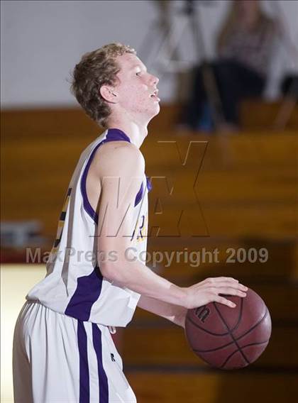 Thumbnail 3 in Bret Harte vs. Vacaville Christian photogallery.