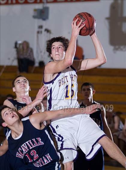 Thumbnail 2 in Bret Harte vs. Vacaville Christian photogallery.