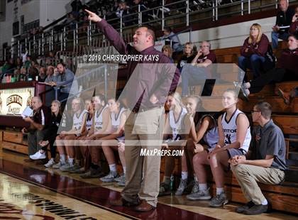 Thumbnail 2 in Benton vs DuQuoin (Rangerette Christmas Classic) photogallery.