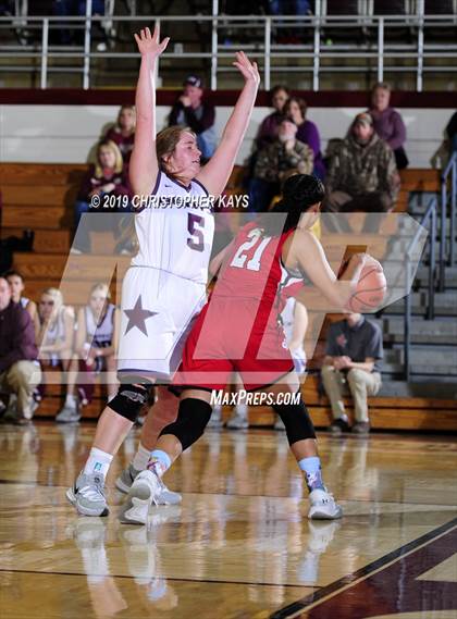 Thumbnail 3 in Benton vs DuQuoin (Rangerette Christmas Classic) photogallery.