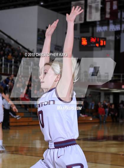 Thumbnail 2 in Benton vs DuQuoin (Rangerette Christmas Classic) photogallery.