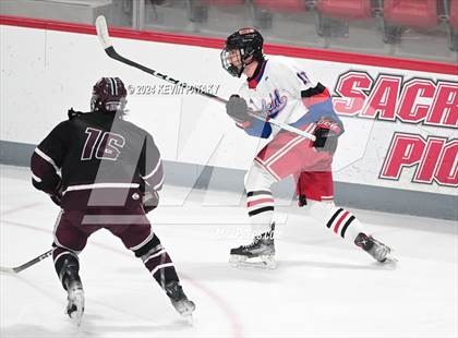 Thumbnail 1 in North Haven @ Fairfield Warde/Ludlowe photogallery.