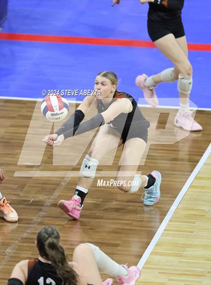 Thumbnail 3 in Montrose vs. Mead (CHSAA 4A 1st Round) photogallery.