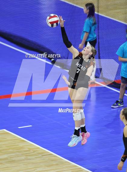 Thumbnail 1 in Montrose vs. Mead (CHSAA 4A 1st Round) photogallery.