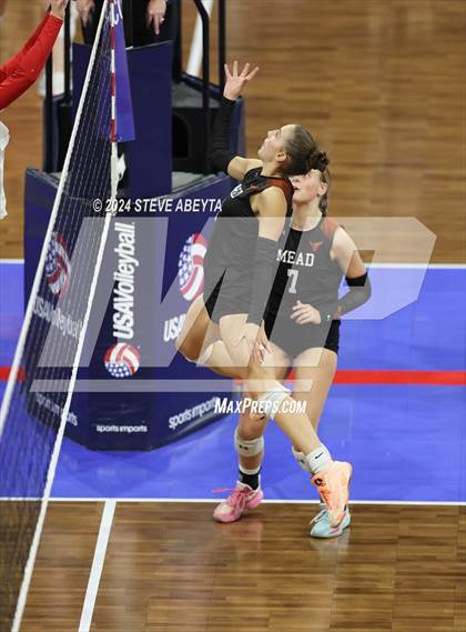 Thumbnail 3 in Montrose vs. Mead (CHSAA 4A 1st Round) photogallery.