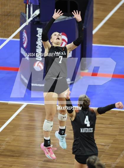 Thumbnail 1 in Montrose vs. Mead (CHSAA 4A 1st Round) photogallery.