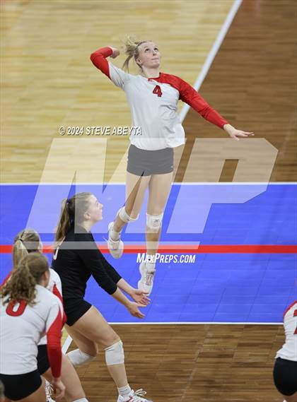 Thumbnail 3 in Montrose vs. Mead (CHSAA 4A 1st Round) photogallery.