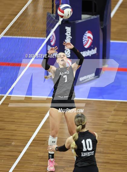 Thumbnail 3 in Montrose vs. Mead (CHSAA 4A 1st Round) photogallery.