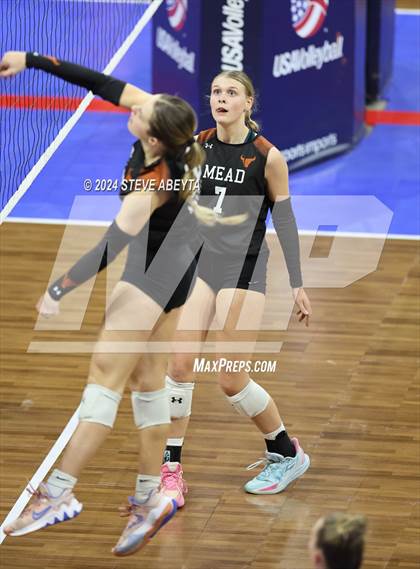 Thumbnail 1 in Montrose vs. Mead (CHSAA 4A 1st Round) photogallery.