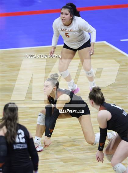Thumbnail 1 in Montrose vs. Mead (CHSAA 4A 1st Round) photogallery.
