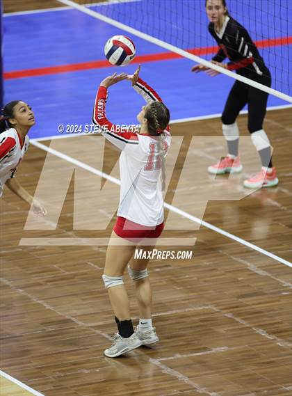 Thumbnail 1 in Montrose vs. Mead (CHSAA 4A 1st Round) photogallery.