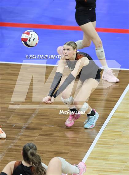 Thumbnail 2 in Montrose vs. Mead (CHSAA 4A 1st Round) photogallery.