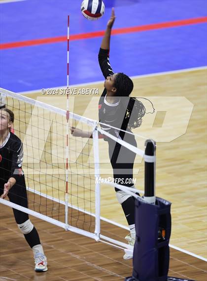 Thumbnail 1 in Montrose vs. Mead (CHSAA 4A 1st Round) photogallery.