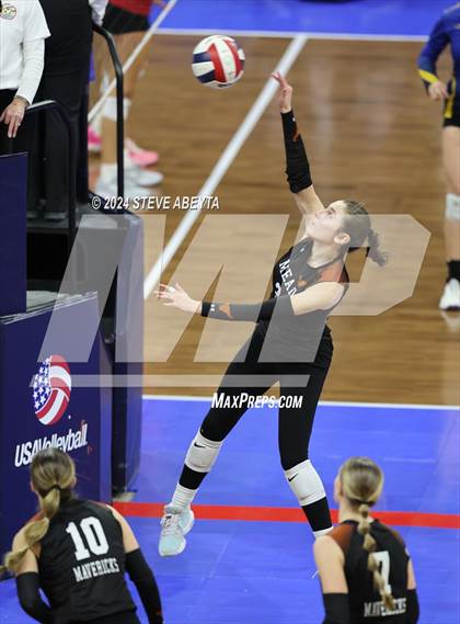 Thumbnail 3 in Montrose vs. Mead (CHSAA 4A 1st Round) photogallery.
