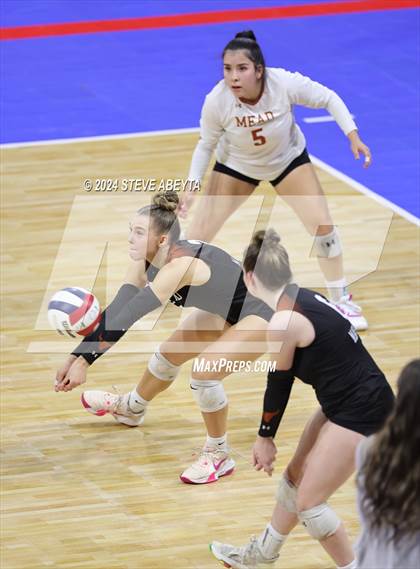 Thumbnail 1 in Montrose vs. Mead (CHSAA 4A 1st Round) photogallery.