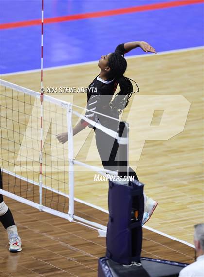 Thumbnail 3 in Montrose vs. Mead (CHSAA 4A 1st Round) photogallery.