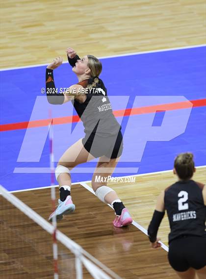 Thumbnail 1 in Montrose vs. Mead (CHSAA 4A 1st Round) photogallery.