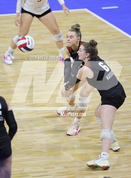Thumbnail 1 in Montrose vs. Mead (CHSAA 4A 1st Round) photogallery.