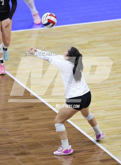 Thumbnail 3 in Montrose vs. Mead (CHSAA 4A 1st Round) photogallery.