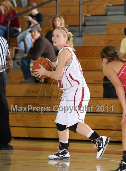 Thumbnail 1 in Lodi vs. Galt (Bulldog Winter Classic) photogallery.