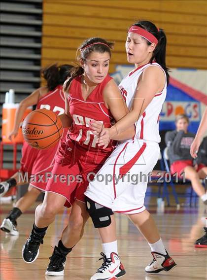 Thumbnail 2 in Lodi vs. Galt (Bulldog Winter Classic) photogallery.