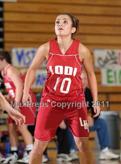 Thumbnail 1 in Lodi vs. Galt (Bulldog Winter Classic) photogallery.