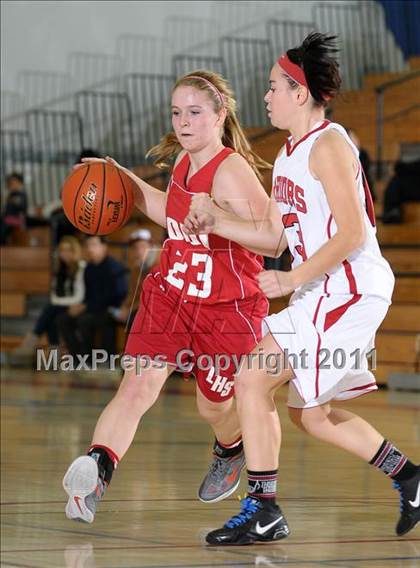 Thumbnail 3 in Lodi vs. Galt (Bulldog Winter Classic) photogallery.