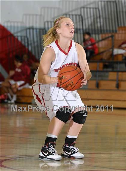 Thumbnail 2 in Lodi vs. Galt (Bulldog Winter Classic) photogallery.